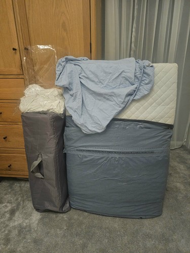 Red kite travel - kite, mattress